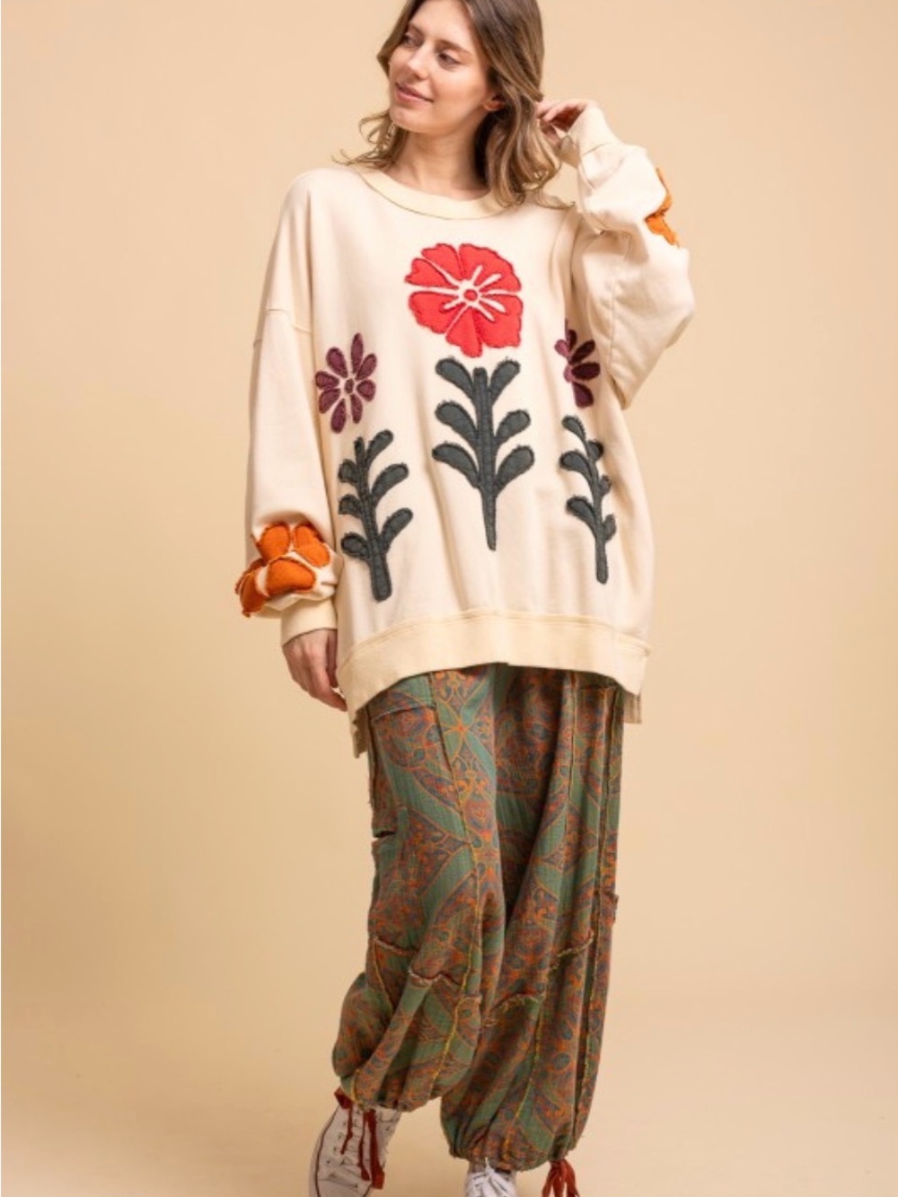 Oversized Embroidered Sweatshirt - Picture 6 of 8